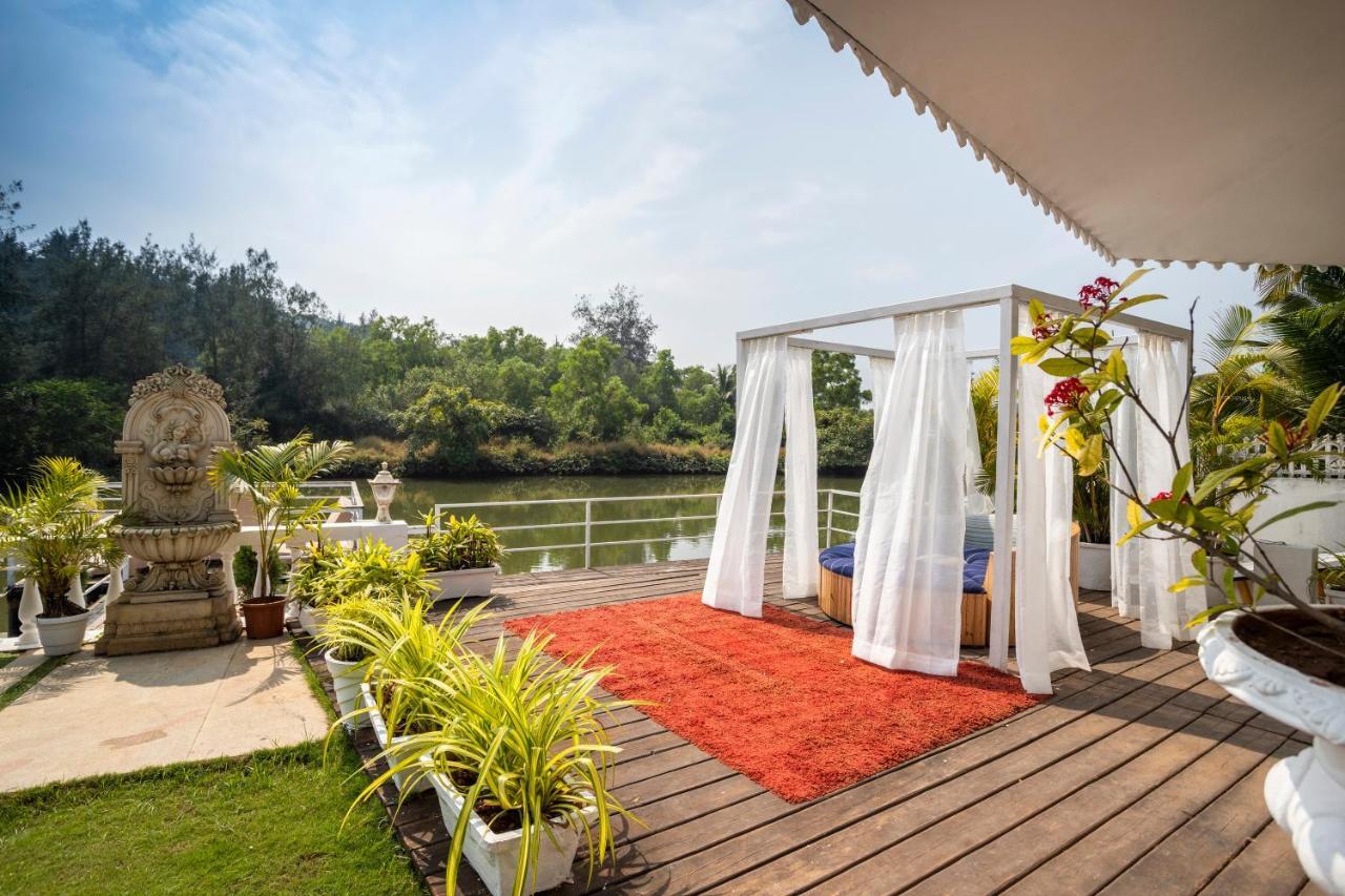 Stone Wood Riverfront Resort Siolim Exterior photo