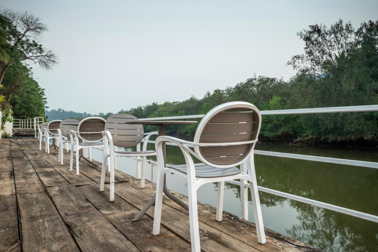 Stone Wood Riverfront Resort Siolim Exterior photo